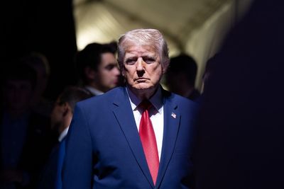 Trump Promises to Pay Voters $5,000 While Pushing Bill to Ban Future Presidents From Opening the Border