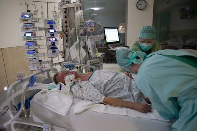About 150 Allina Mercy Hospital Doctors Plan a Four-Day Strike Starting September 14 as Both Campuses Stay Open