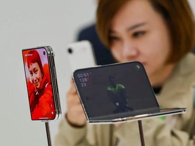 Samsung may charge Apple $250 for each foldable iPhone display under reported three-year deal
