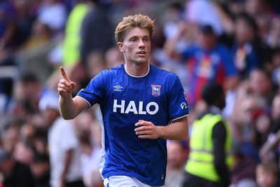 Zian Flemming scores late winner as Ipswich beat 10-man Crystal Palace