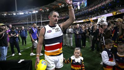 'Tex staying, and so am I': Crows' coach confident