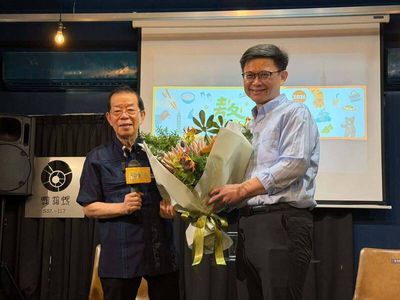 參加「熬民主」座談向謝長廷致敬 賴瑞隆：市政需一棒接一棒努力