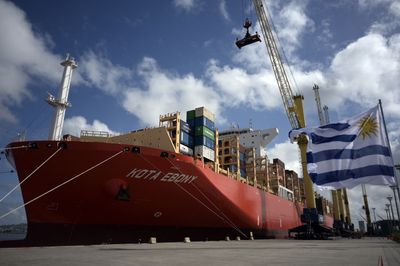 Uruguay's Port Standoff Escalates: How Many Workers Must Stay on the Job During a TCP Strike