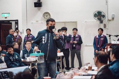 「市長與里長有約」淪形式化？ 里長自費送烏龜諷蔣市府施政「龜速」