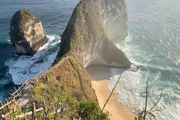 Australian Tourist Fell to Her Death From Kelingking Beach Cliff at One of Bali's Most Popular Tourist Sites