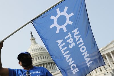 El Salvador TPS: Why Two Federal Agencies Are Sending Salvadorans Mixed Signals Right Now