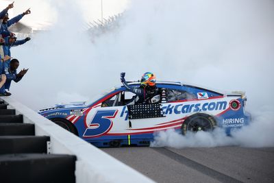 Kyle Larson wins mad Gateway Cup race after 18 cautions, two red flags, and double overtime