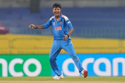India wins women's Asia Cup but yet again refuses to take trophy from Pakistani official