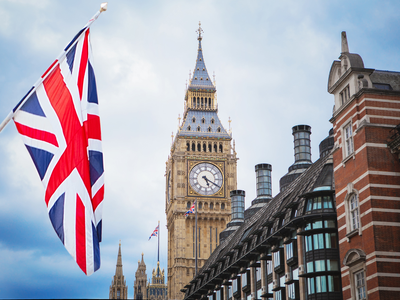 UK study visa applications fall 16% in year to August 2026