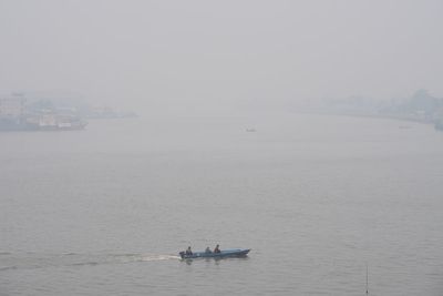 Thick haze disrupts flights on Indonesia's Borneo island