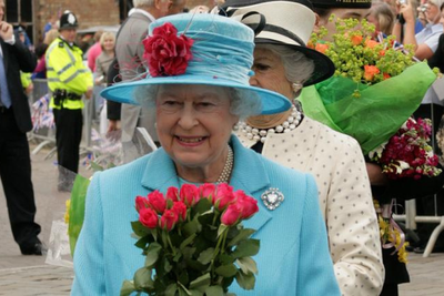 Queen Elizabeth's Dresser Feared by Palace Staff Over Power to 'Break' Careers, Tell-All Book Reveals
