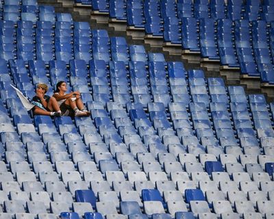 Top of the table, empty in the stands: inside the revolt against Lazio’s owner