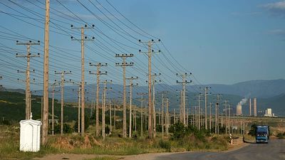 Parliament pushes tougher energy permit deadlines, setting up clash with EU countries
