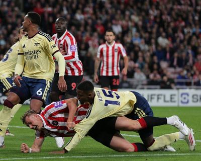 Arsenal demand meeting with Pro Ref over penalty decision at Sunderland