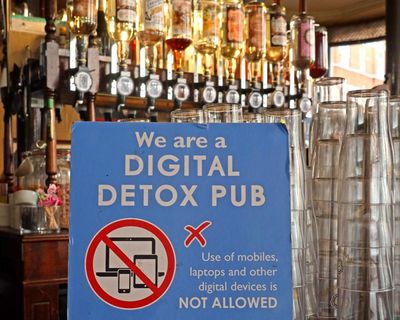 Phones are the new cigarettes: why restaurants are discouraging and even banning them