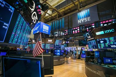 Tech stocks fall after calls for AI development to slow