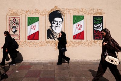 Trump Says U.S. Could 'Stay and Keep the Oil' in Iran, Cites Venezuela Deal