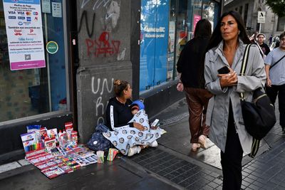 Argentina's 1.7 Million New Poor: What Economists Are Saying Ahead of the Official Count
