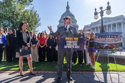 Cruz, coaching legends make pitch for NIL bill on cusp of votes