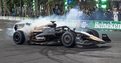 'Xe đua F1' APXGP xuất hiện ở Việt Nam, có màn đốt lốp cực cháy