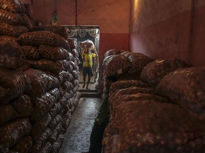 A dozen ingredients show India's mounting food inflation risk