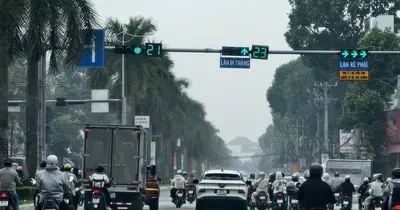Miền Tây giữa trưa trời vẫn mờ đục, có liên quan khói mù từ Indonesia?