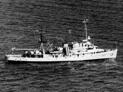 On Jan 5, 2011, the USS Kittiwake was scuttled off Grand Cayman; five years later, 120,800 divers and snorkelers had visited as fish, corals, and other marine life moved in