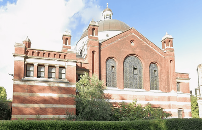 Hooded youths launch fireworks at London synagogue prompting police to increase patrols
