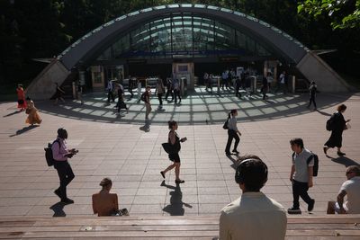 UK job vacancies at lowest level in years amid tough business trading conditions