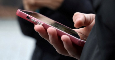 EU đề xuất cấm trẻ dưới 15 tuổi dùng mạng xã hội và chatbot AI