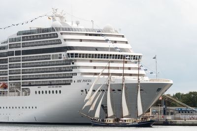 Betrayed Cruise Passenger Buys New Ticket To Confront Alleged Ticket Thief Relaxing in Shipboard Hot Tub
