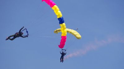 Skydiver plummets 10,000 feet after being knocked unconscious mid-jump. At 150 mph speed, she wakes up to see where she was heading: ‘kind of surreal’