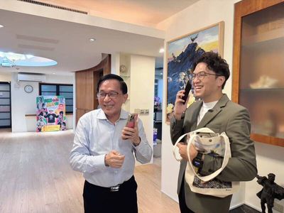 沈伯洋合體陳水扁！加LINE燦笑、抱娃傻眼照笑翻全網