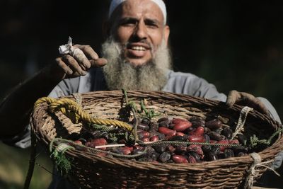 Photos capture the date harvest in an Egyptian village near Cairo