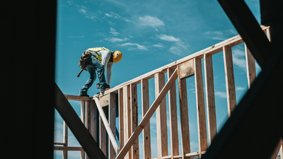Illinois homeowner threatens to call ICE after allegedly refusing to pay Hispanic workers who built his fence, so they tear it all apart