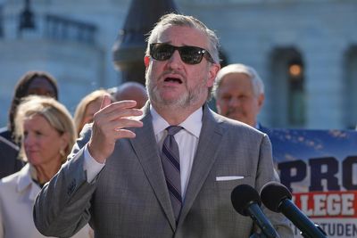 A sweeping college sports overhaul bill clears early hurdle in Senate vote