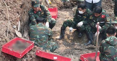 Tổ chức lễ truy điệu liệt sĩ ở công viên Lê Thị Riêng vào đầu tháng 10