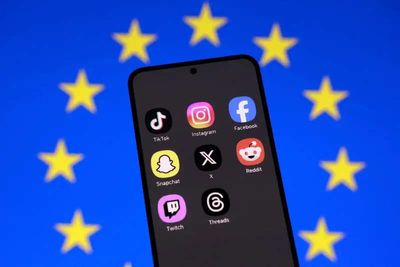 EU chief to unveil social media, gaming curbs for under-15s