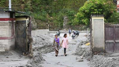 Nepal floods a climate 'wake-up call' for Australia