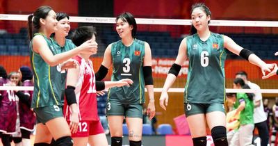 Thanh Thúy phát bóng 'mỏi tay', bóng chuyền nữ Việt Nam thắng đậm ngày ra quân Asiad
