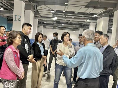 前鎮漁港攤商前2年免收費 柯志恩質疑漁業署拖延