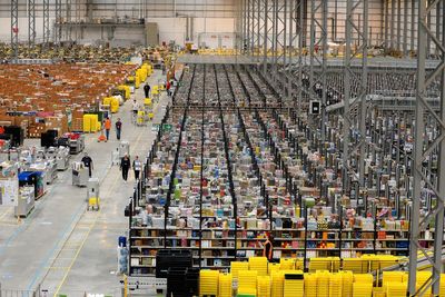 Amazon increases starting salary to £31,408 as 70,000 UK staff get pay rise