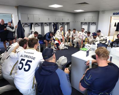 Points deduction puts Leicestershire on brink as Warwickshire go top: County Championship cricket, day two – as it happened