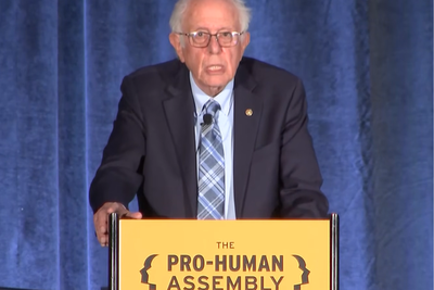 Steve Bannon Joins Bernie Sanders at 'Pro-Human' AI Summit as Trump Rejects Guardrail Warnings