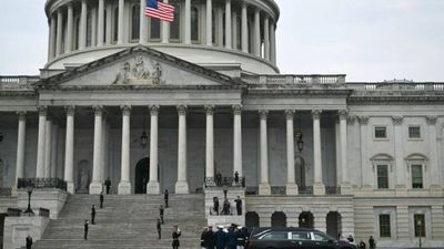 US House votes 220-204 to curb Trump’s Iran war powers; 7 Republicans back move