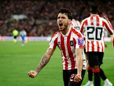 Enzo Le Fée makes amends from the spot as Sunderland overcome AZ