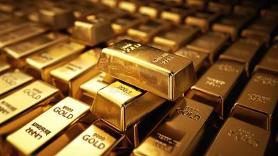 Gold ticks up from near six-week low as investors weigh Fed outlook