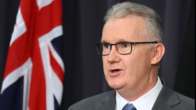 Australia to bar foreign students from bringing families