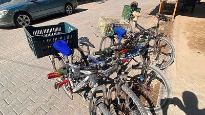 Gaza's bicycle couriers refuse to stop despite danger and pittance pay