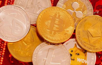 Bitcoin near $76,000 as Fed hikes rates; hawkish tone and $592 million ETF outflows pressure crypto